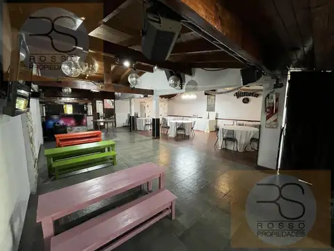 VENTA SALÓN DE EVENTOS CON FONDO DE COMERCIO