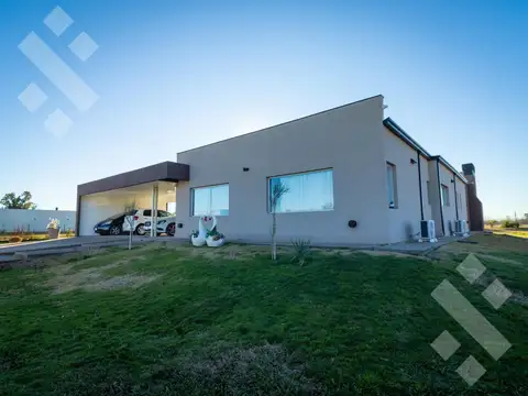 Casa en Venta con 5 cocheras