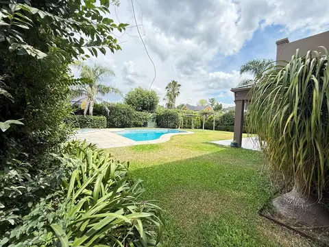 Casa 6 ambientes con 4 baños