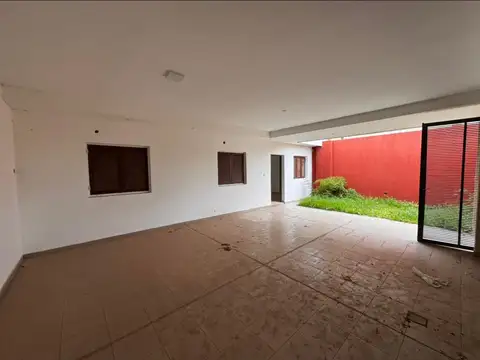 Casa en Alquiler con 2 cocheras