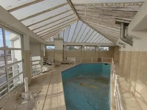 Chalet con piscina en Remedios de Escalada - Pedí el tour 360°