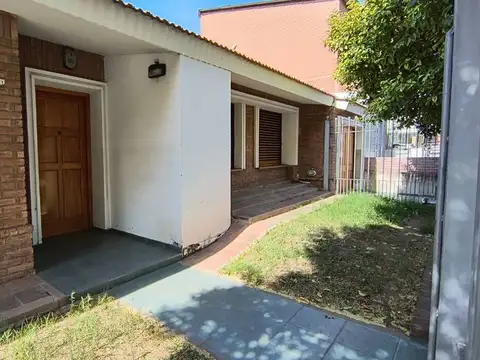 CASA 2 DORMITORIOS CRISOL SUD DESOCUPADA COCHERA 
