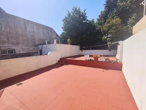 VENTA - PH en Villa Luro con local independiente y cochera