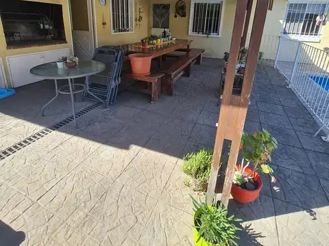 Casa 5 ambientes con 2 baños