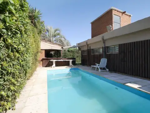 VENTA CASA 4 AMBIENTES - PILETA - EN COUNTRY LAS LAJAS