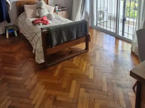 Casa 10 ambientes con 4 baños