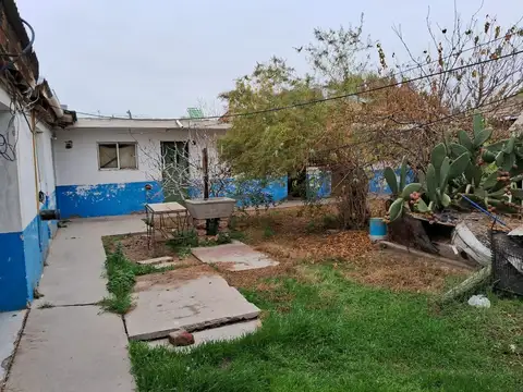 Casa 8 ambientes con 3 baños