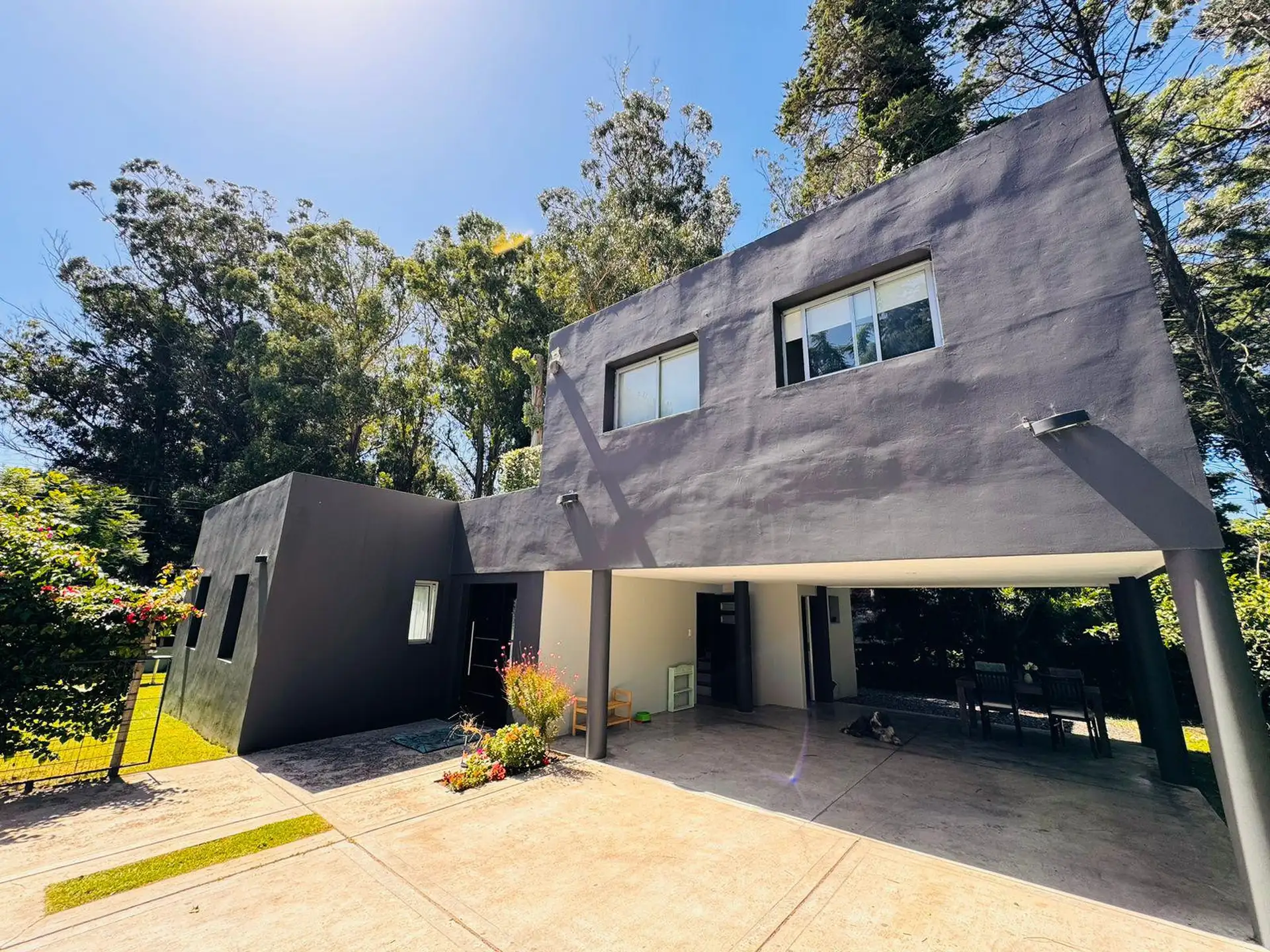 Casa en el Bosque Peralta Ramos de tres ambientes con piscina