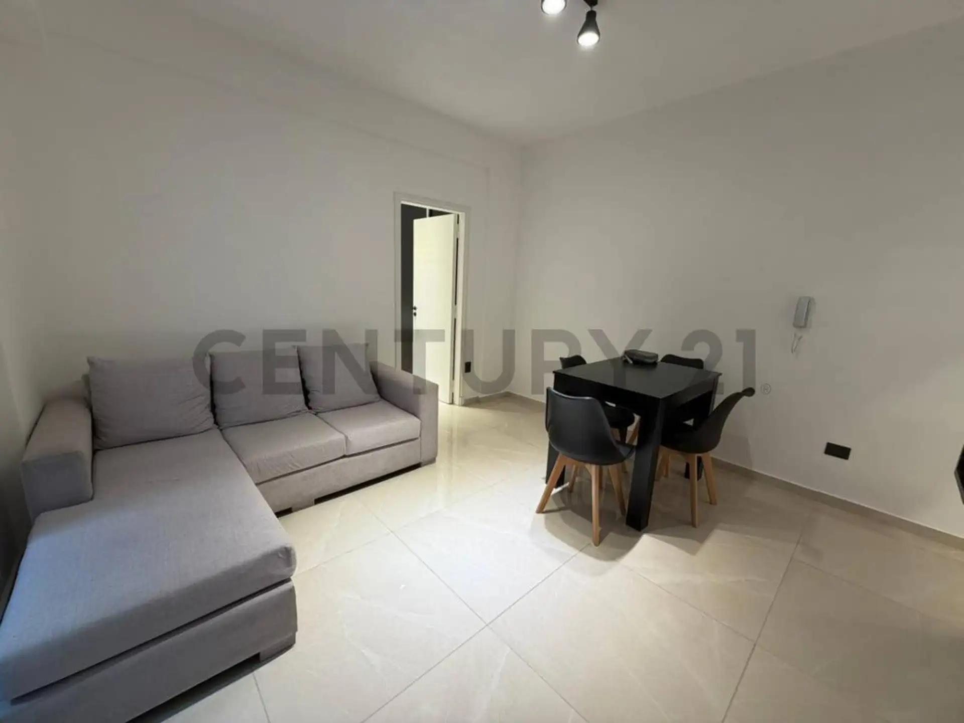 Depto 2 amb, 43m² reciclado con balcón — Plaza Colón