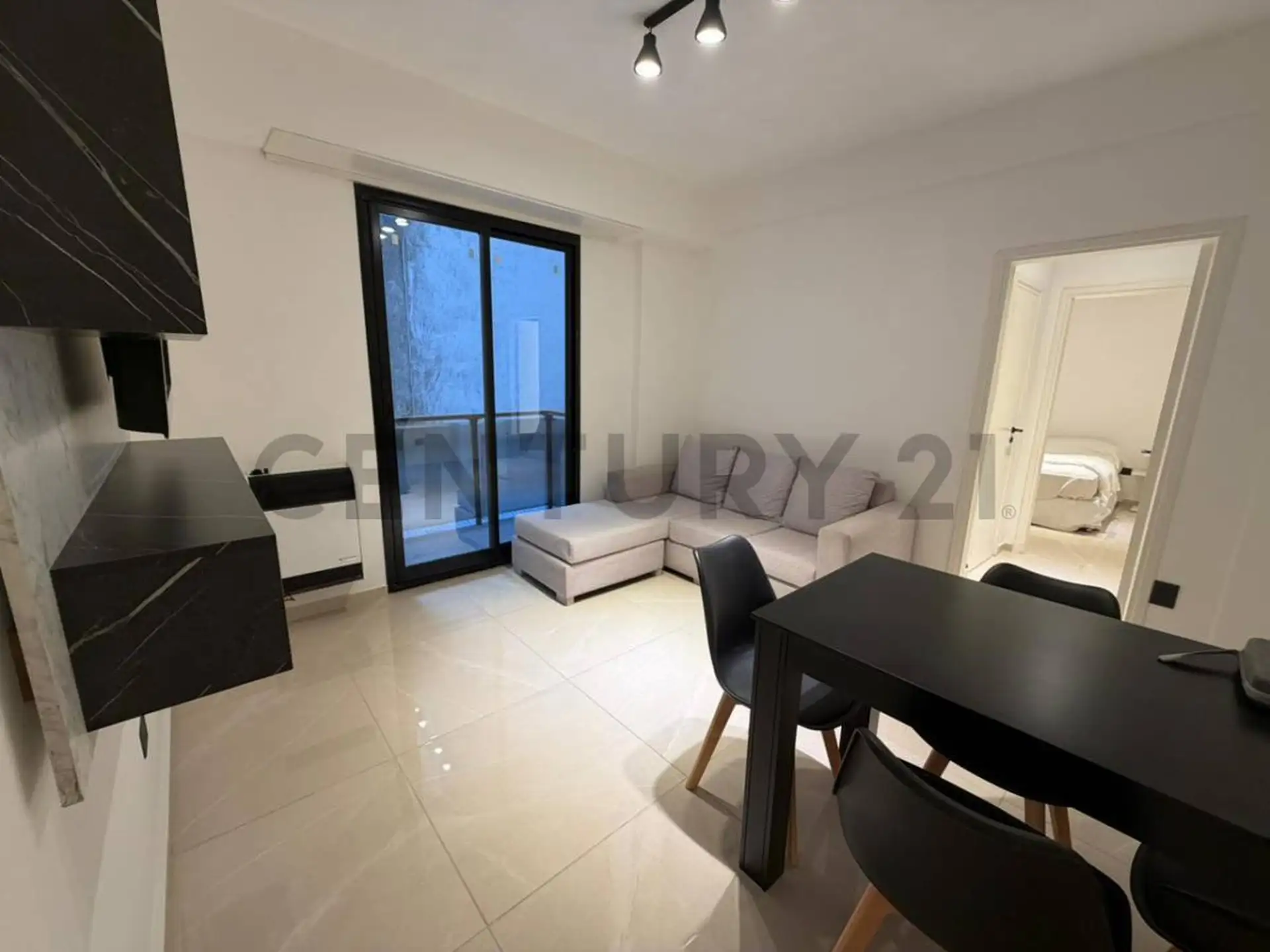 Depto 2 amb, 43m² reciclado con balcón — Plaza Colón