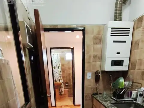A Mts. de Av. Maipú, Dto. 2 Amb. al Lateral con Patio