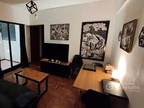 A Mts. de Av. Maipú, Dto. 2 Amb. al Lateral con Patio