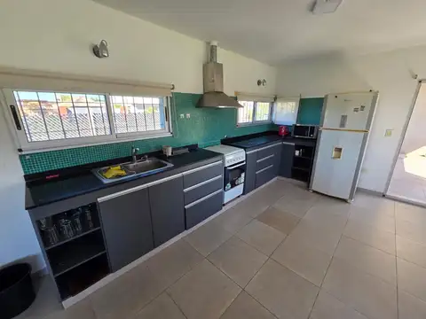 Casa en Alquiler con 1 cochera