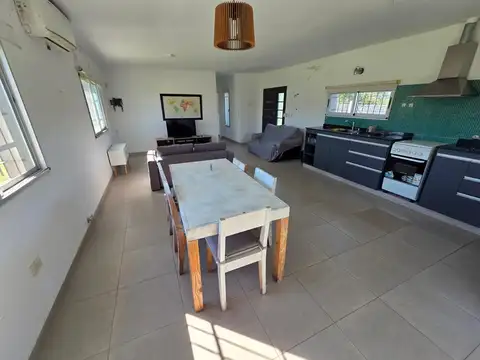 Casa 2 ambientes con 1 baño
