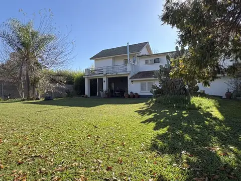 Increible Casa en venta en Los Pinos. 5 dormitorios. Piscina. Gran Parque. Acepta propiedad en...