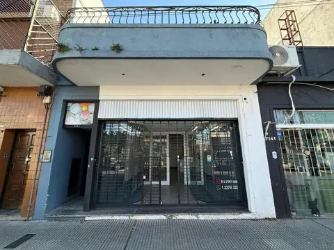 Local comercial sobre Parana 35 mts de salon + deposito