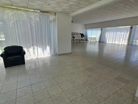 REMAX VENDE SALÓN COMERCIAL EN SAUCE VIEJO