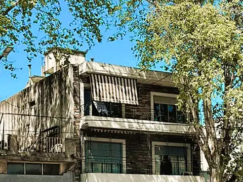 PH AL FRENTE 2 Piso IDEAL PARA 2 FAMILIAS.