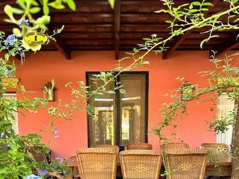 Casa en Venta con 2 cocheras