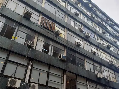 Oficina en venta en Parana al 100 esquina Bartolome Mitre.