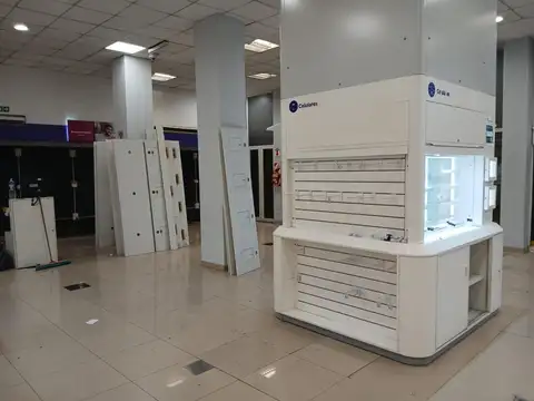 LOCAL ALQUILER PASCO Y SALTA MONTACARGAS APTO BAZAR SUPERMERCADO CORTINA METALICA DEPOSITO 700MTS