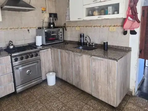 DPTO PH 4 Amb + Dpto 1 Amb S/EXPENSAS, PATIO, COCHERA P/2 AUTOS, CASEROS