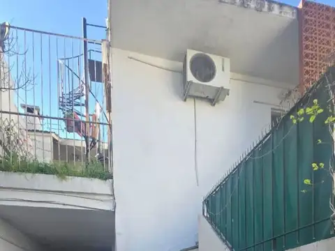 Depto Tipo Casa 4 ambientes con 2 baños