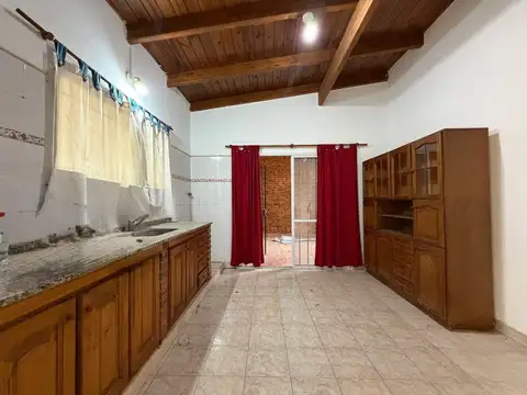 Casa 4 ambientes con 2 baños