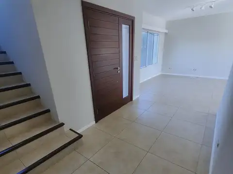 Casa en Alquiler de 3 dormitorios