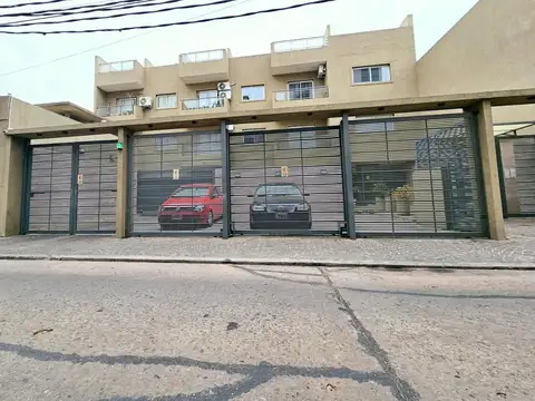 DEPARTAMENTO DE 3 AMBIENTES CON COCHERA