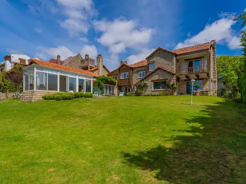 Residencia en zona Alem residencial – Playa Grande.