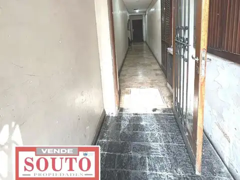 3 AMBIENTES 62 M2. 1º PISO POR ESCALERA A LA CALLE. PATIO