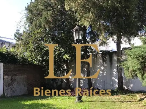 Casa en Venta con 3 cocheras