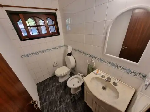 Casa 5 ambientes con 3 baños