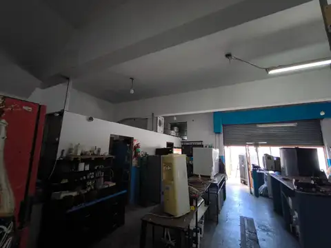 LOCAL Y DOS DEPARTAMENTOS EN AV RIVADAVIA FRENTE AL ARCO