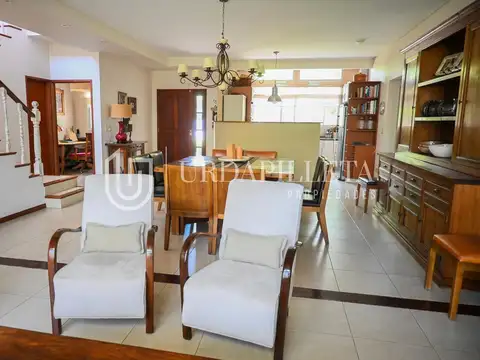 Casa 6 ambientes con 5 baños
