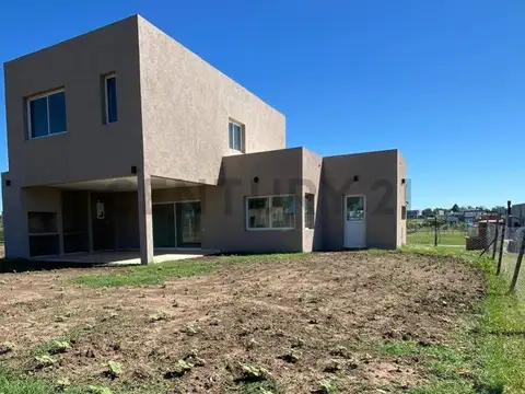 CASA MINIMALISTA EN SANTA LUCIA