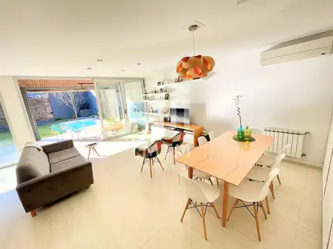 Casa 6 ambientes con 2 baños