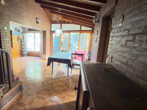 Casa 5 ambientes con 2 baños