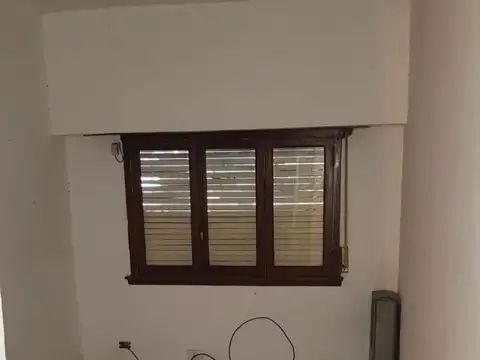 LOCAL CON ENTREPISO Y VIVIENDA AL FONDO