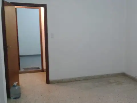 Av Pte J D Peron 3900, Piso 1