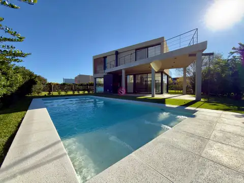 Casa Chalet  en Venta en Ayres Plaza, Pilar, G.B.A. Zona Norte