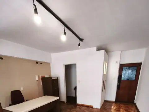 Alquiler oficina comercial, zona Monserrat.