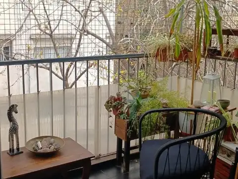 EXCELENTE DEPTO 2 AMB C/BALCÓN CORRIDO EN RECOLETA