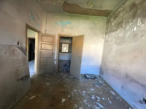 CASA A REFACCIONAR/TERRENO EN LANÚS