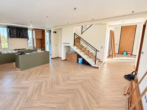 Casa en Venta con 3 cocheras