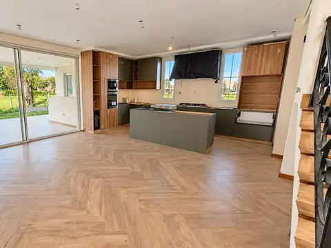 Casa 4 ambientes con 2 baños