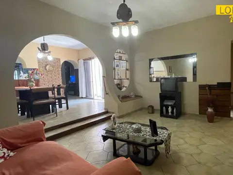 Casa en Venta con 2 cocheras
