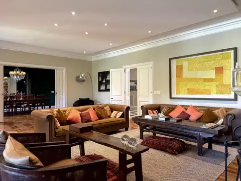 Casa en Venta con 4 cocheras