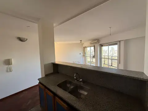 VENTA DPTO 1 DORM Y MEDIO FRENTE HIPOLITO YRIGOYEN